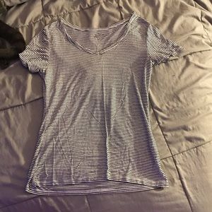 Black and white striped stretchy T-shirt